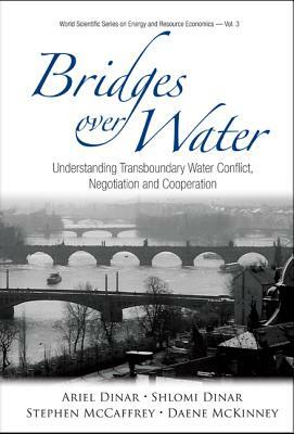 Bridges Over Water: Understanding Transboundary Water Conflict, Negotiation and Cooperation [With CDROM] by Shlomi Dinar, Daene C. McKinney, Ariel Dinar