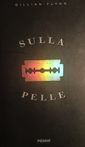 Sulla pelle  by Gillian Flynn