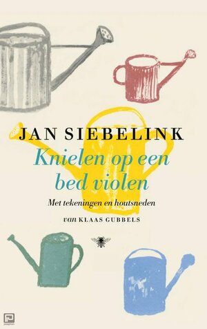 Knielen op een bed violen by Jan Siebelink