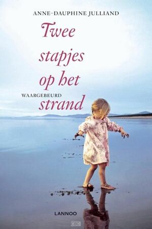 Twee stapjes op het strand by Anne-Dauphine Julliand