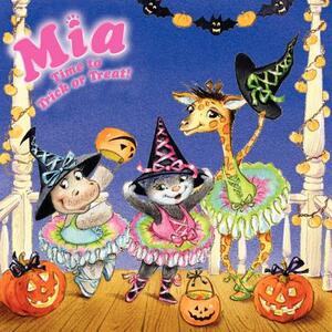 Mia: Time to Trick or Treat! by Robin Farley