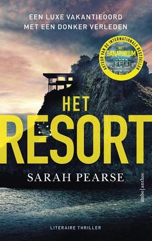 Het Resort by Sarah Pearse