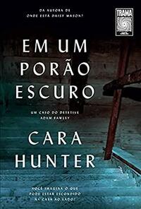 Em um porão escuro by Cara Hunter