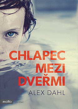 Chlapec mezi dveřmi by Alex Dahl