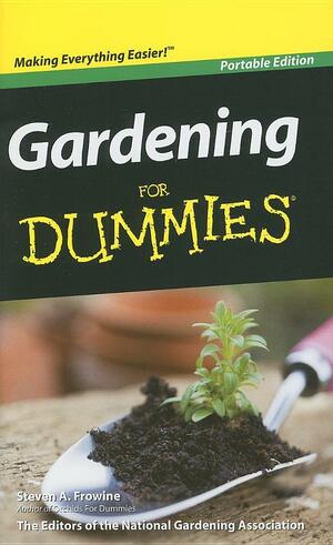 Vegetable Gardening by National Gardening Association